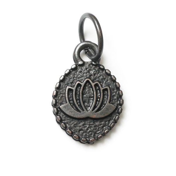 Lotus BlackBeauty, Amulett S