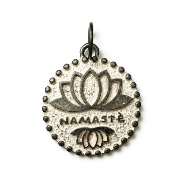 Lotus Sahara, Amulett M