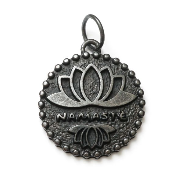 Lotus BlackBeauty, Amulett M