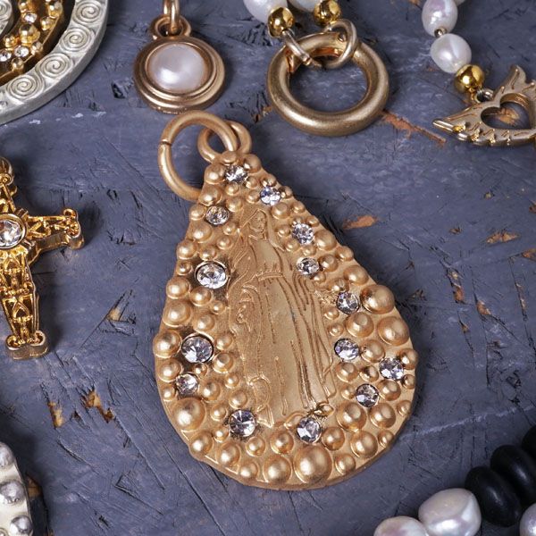Madonna GoldShiny, Amulett L